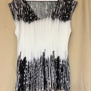 KEREN Hart Pleated Black and White Sleeveless Blouse Size L
